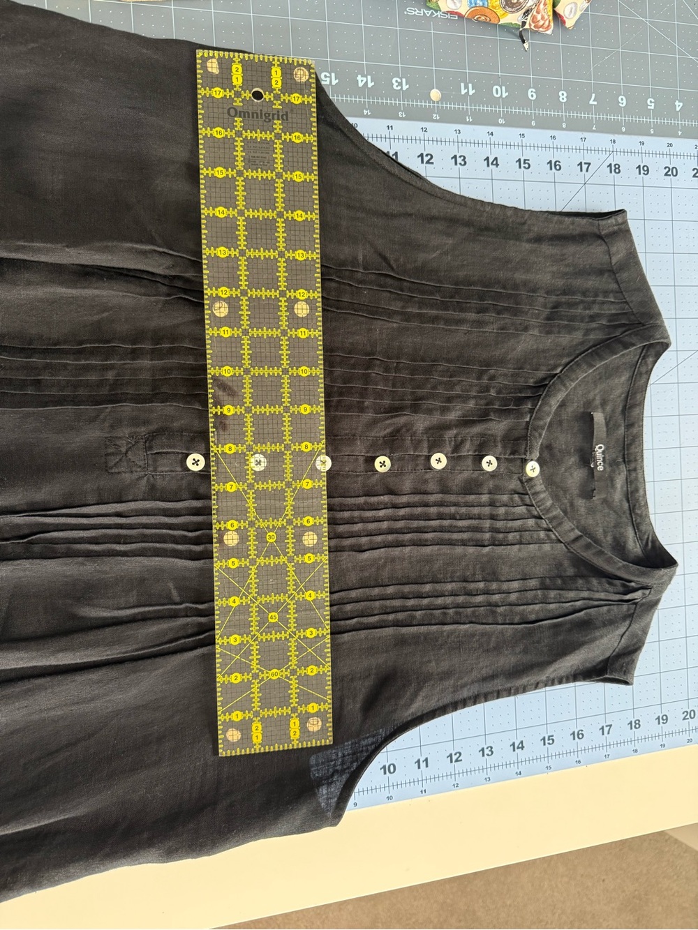 Quince Black Linen Sleeveless Pintuck Button-Front Tunic - Picture 6 of 7